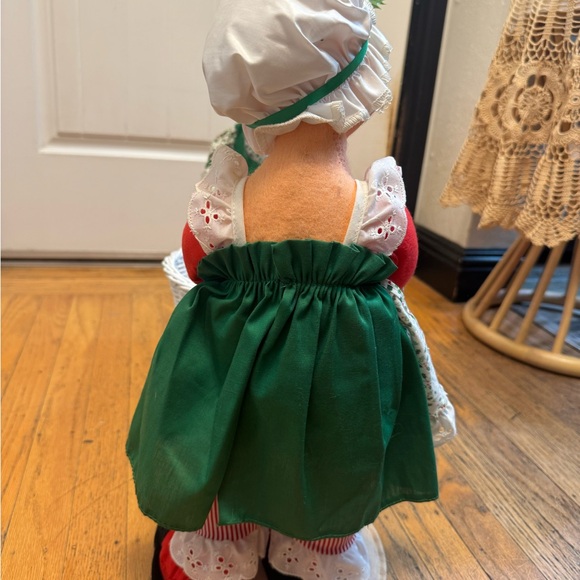 Annalee Red and Green Holiday Decor Figures - Picture 4 of 11